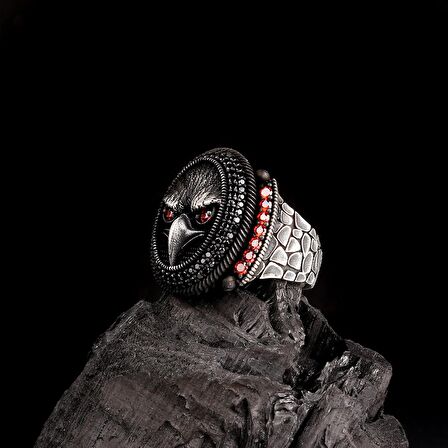 925 AYAR GÜMÜŞ KARTAL MOTİFLİ MİKRO TAŞLI ERKEK YÜZÜK