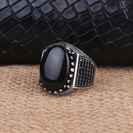 925 AYAR GÜMÜŞ OVAL MODEL ONİX VE MİKRO TAŞLI YÜZÜK