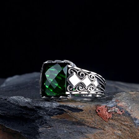 YEŞİL ZİRKON TAŞLI MOTİFLİ 925 AYAR GÜMÜŞ YÜZÜK