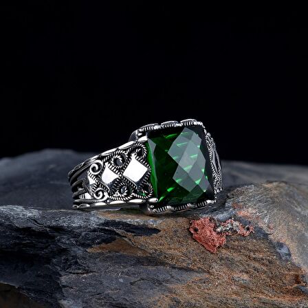 YEŞİL ZİRKON TAŞLI MOTİFLİ 925 AYAR GÜMÜŞ YÜZÜK