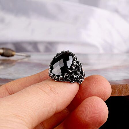 SİYAH RENK ZİRKON TAŞLI MODEL 925 AYAR GÜMÜŞ ERKEK YÜZÜK