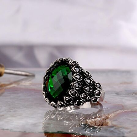 YEŞİL RENK ZİRKON TAŞLI MODEL 925 AYAR GÜMÜŞ ERKEK YÜZÜK