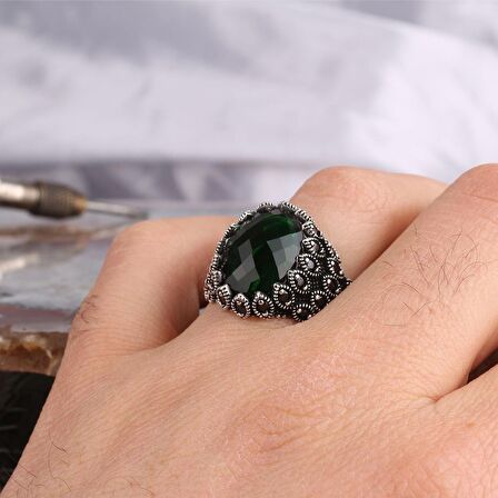 YEŞİL RENK ZİRKON TAŞLI MODEL 925 AYAR GÜMÜŞ ERKEK YÜZÜK