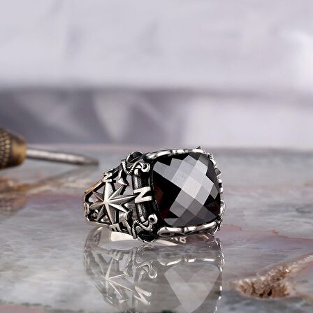 ZİRKON TAŞLI PUSULA MODEL 925 AYAR GÜMÜŞ ERKEK YÜZÜK