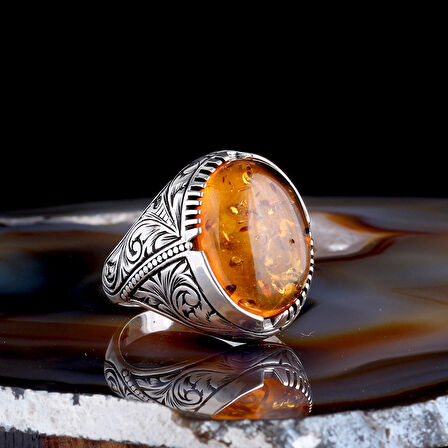 SENTETK KEHRİBAR TAŞLI KALEM İŞLEME DESENLİ 925 AYAR GÜMÜŞ ERKEK YÜZÜK