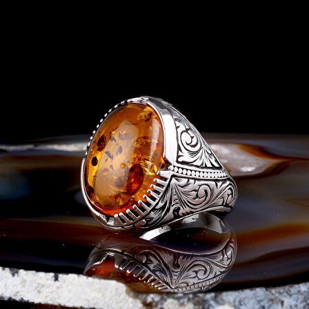 SENTETK KEHRİBAR TAŞLI KALEM İŞLEME DESENLİ 925 AYAR GÜMÜŞ ERKEK YÜZÜK