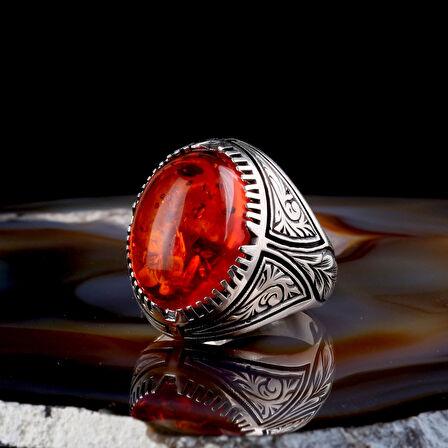 SENTETIK KEHRİBAR TAŞLI KALEM İŞLEME DESENLİ 925 AYAR GÜMÜŞ ERKEK YÜZÜK