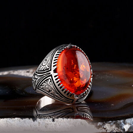 SENTETIK KEHRİBAR TAŞLI KALEM İŞLEME DESENLİ 925 AYAR GÜMÜŞ ERKEK YÜZÜK