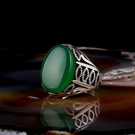 YEŞİL AKİK TAŞLI OVAL MODEL 925 AYAR GÜMÜŞ ERKEK YÜZÜK