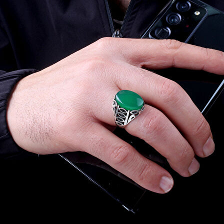 YEŞİL AKİK TAŞLI OVAL MODEL 925 AYAR GÜMÜŞ ERKEK YÜZÜK