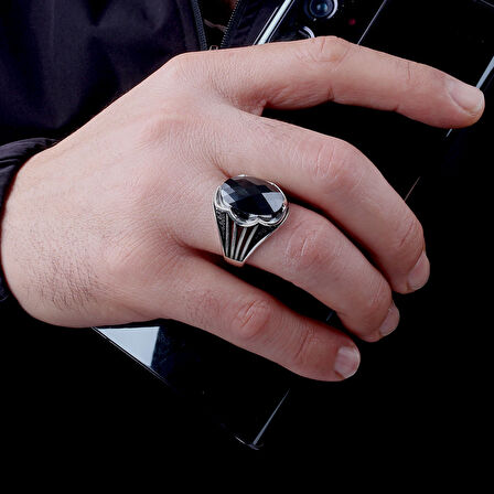 FASET KESİM SİYAH ZİRKON TAŞLI 925 AYAR GÜMÜŞ ERKEK YÜZÜK