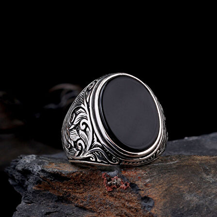 925 Ayar Gümüş Onix Taşlı Kalem İşleme Motifli Erkek Yüzük