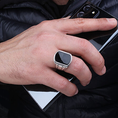 925 Ayar Gümüş Petek Model Onix Taşlı Erkek Yüzük