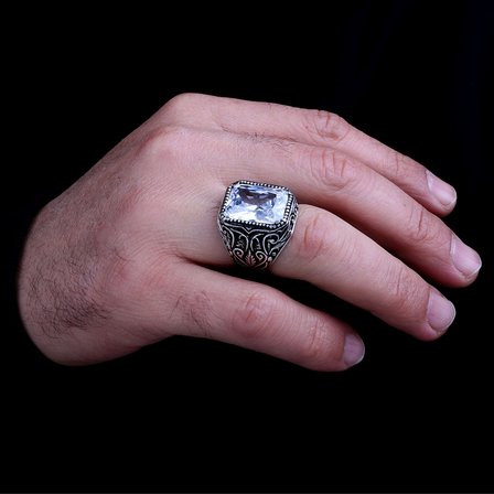 925 Ayar Gümüş Beyaz Renk Zirkon Taşlı Model Yüzük