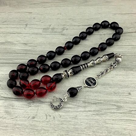 İSİM YAZILI GÜMÜŞ PÜSKÜLLÜ KIRMIZI SİYAH ATEŞ KEHRİBAR TESBİH