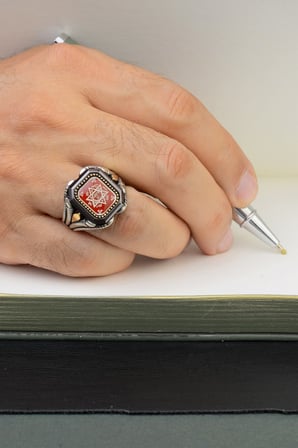 925 Ayar Gümüş Kırmızı Zeminli Mühr-ü Süleyman Motifli Erkek Yüzük