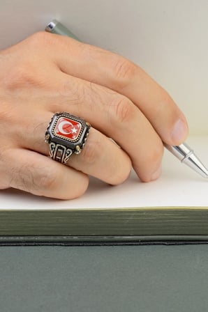 925 Ayar Gümüş Kırmızı Zeminli Türk Bayrağı Motifli Erkek Yüzük