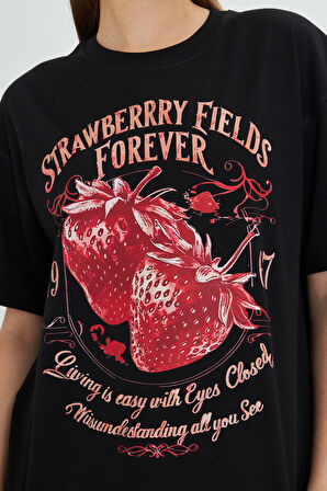 Strawberry Fields Forever Baskılı %100 Pamuk Kadın Oversize Siyah Tişört