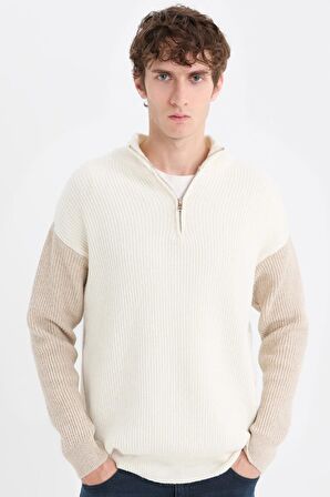 DeFacto Relax Fit Renk Bloklu Dik Yaka Yarım Fermuarlı Triko Kazak Y0623AZ24AUBG695