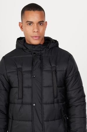 Erkek Siyah Standart Fit Normal Kesim Dik Yaka Dolgulu Outdoor Şişme Kaban Mont