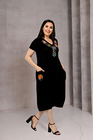 Yakası Cepleri Çiçek Nakışlı Elbise