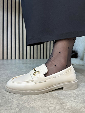 Günlük Kadın Siyah Loafer Klasik Desenli Taban Tokalı Oval Burunlu Makosen Ayakkabı 120