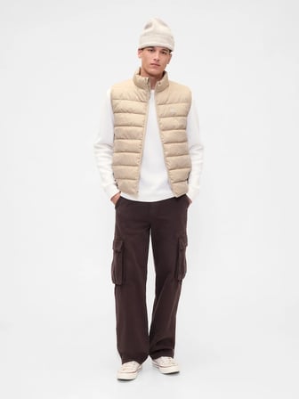 GAP V-FRCH LOGO LTWT PUFFER VEST ERKEK BEJ YELEK 790584002