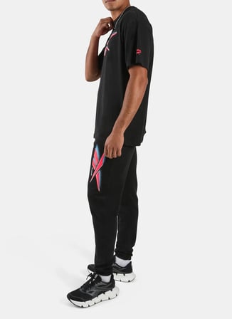Reebok 100253016 80’S VECTOR T-SHIRT Siyah Yuvarlak Yaka Regular Fit Baskılı Erkek T-Shirt