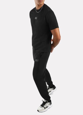 Reebok 100253069 SILICONE BADGE T-SHIRT Siyah Yuvarlak Yaka Regular Fit Düz Erkek T-Shirt