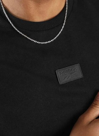 Reebok 100253069 SILICONE BADGE T-SHIRT Siyah Yuvarlak Yaka Regular Fit Düz Erkek T-Shirt