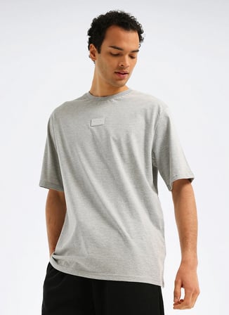 Reebok 100253071 SILICONE BADGE T-SHIRT Gri Yuvarlak Yaka Regular Fit Düz Erkek T-Shirt