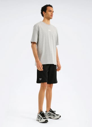 Reebok 100253071 SILICONE BADGE T-SHIRT Gri Yuvarlak Yaka Regular Fit Düz Erkek T-Shirt
