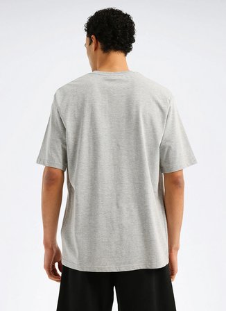 Reebok 100253071 SILICONE BADGE T-SHIRT Gri Yuvarlak Yaka Regular Fit Düz Erkek T-Shirt