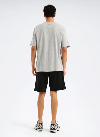 Reebok 100253071 SILICONE BADGE T-SHIRT Gri Yuvarlak Yaka Regular Fit Düz Erkek T-Shirt