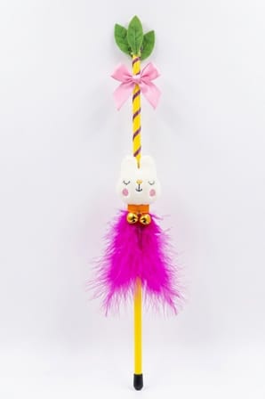 Peluş Figürlü ve Mor Tüylü Kedi Oyun Oltası
