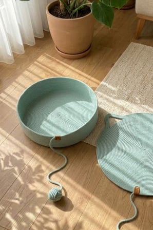 Reyo Pet El Yapımı Oyuncaklı Kedi ve Köpek Yatağı Çağla Yeşili – %100 Pamuk, Yıkanabilir Evcil Hayva