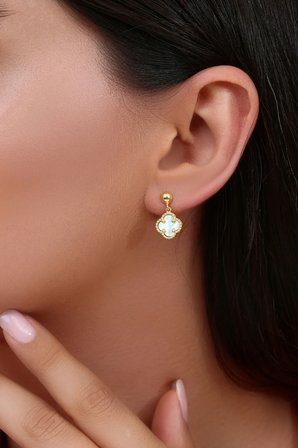 14K Altın Kaplamalı 925 Ayar Gümüş Granada Saray Yoncası Küpe - Beyaz 121119004
