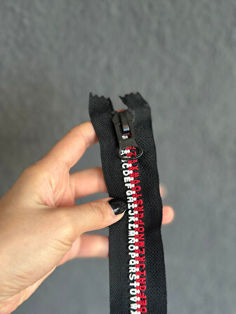 KIRMIZI BEYAZ HARFLİ İRİ DİŞLİ FERMUAR 24X4 CM