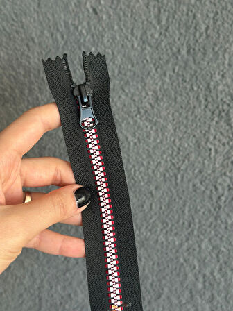 KIRMIZI BEYAZ İRİ DİŞLİ FERMUAR 21X2 CM