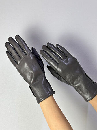 DÜĞME DETAYLI DOKUNMATİK PARMAK SUNİ DERİ GÖRÜNÜMLÜ KADIN ELDİVEN