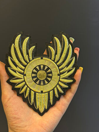 ALTIN VARAKLI TASARIM ARMA DİKİŞ AKSESUARI 14X12 CM
