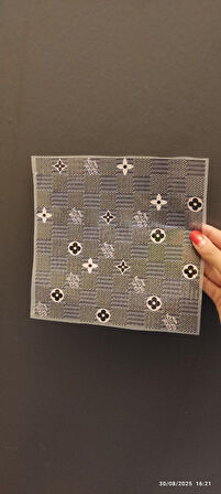 ÜTÜ İLE YAPIŞAN EKOSE ÇİÇEKLİ TRANSFER BASKI ARMA 20X20 CM