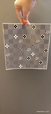 ÜTÜ İLE YAPIŞAN EKOSE ÇİÇEKLİ TRANSFER BASKI ARMA 20X20 CM