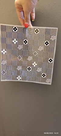 ÜTÜ İLE YAPIŞAN EKOSE ÇİÇEKLİ TRANSFER BASKI ARMA 20X20 CM