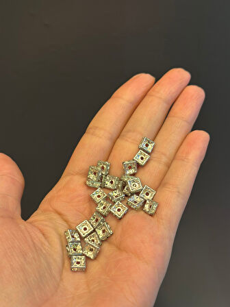 27 ADET ZİRKON TAŞLI KARE TAKI ARA APARATI TAKI BONCUĞU SET 0,50 MM