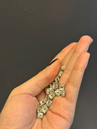 27 ADET ZİRKON TAŞLI KARE TAKI ARA APARATI TAKI BONCUĞU SET 0,50 MM