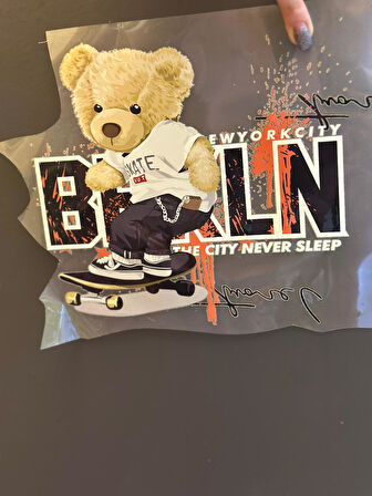 ÜTÜ İLE YAPIŞAN KAY KAY YAPAN AYI TRANSFER BASKI 22X19 CM