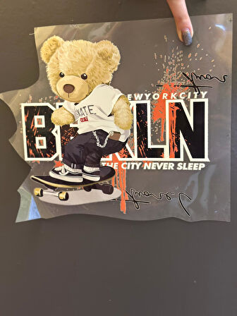 ÜTÜ İLE YAPIŞAN KAY KAY YAPAN AYI TRANSFER BASKI 22X19 CM