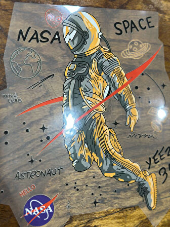 ÜTÜ İLE YAPIŞAN ASTRONOT TRANSFER BASKI ARMA 24X24 CM