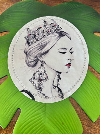 33X30 CM TAŞ İŞLEME KRALİÇE ARMA DİKİŞ APLİKE